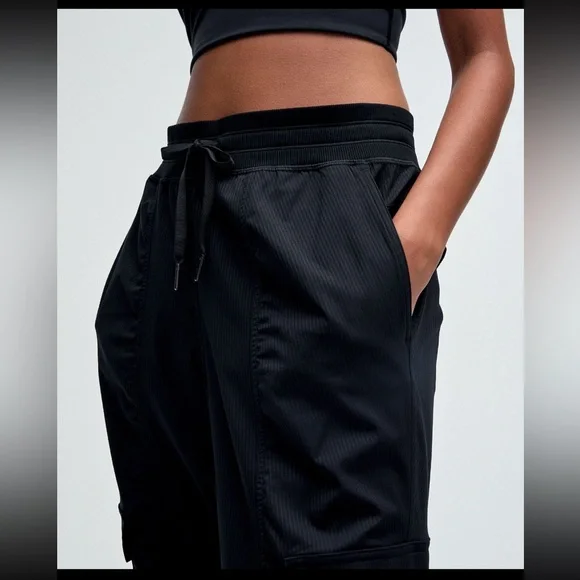 NWT - Lululemon, Dance Studio Relaxed-Fit Mid-Rise Cargo Jogger - Picture 4 of 9